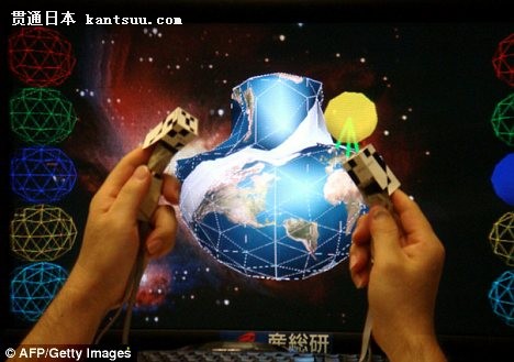 Tiny clips on the two index fingers vibrate to give the sensation of touch when interacting with the virtual environment