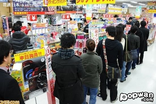 GT5日本首发 东京各地出现百余人粉丝长队