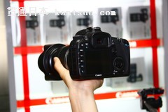 高像素、高连拍 佳能7D套机售价10500元